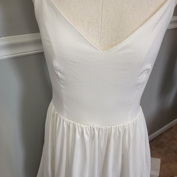 French Connection white dress. Lace detail. Adjustable straps & pockets! Sz 4. - Picture 2 of 6